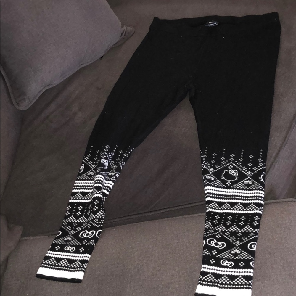 Used like New- Hello Kitty Torrid Fleece Legging